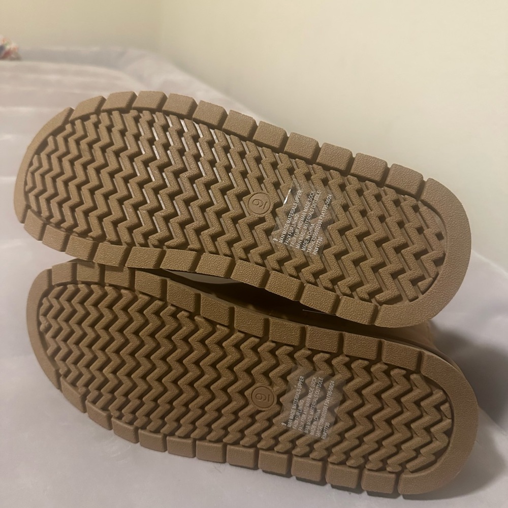 Women’s  Tan Memory Foam Boots - Picture 3 of 4